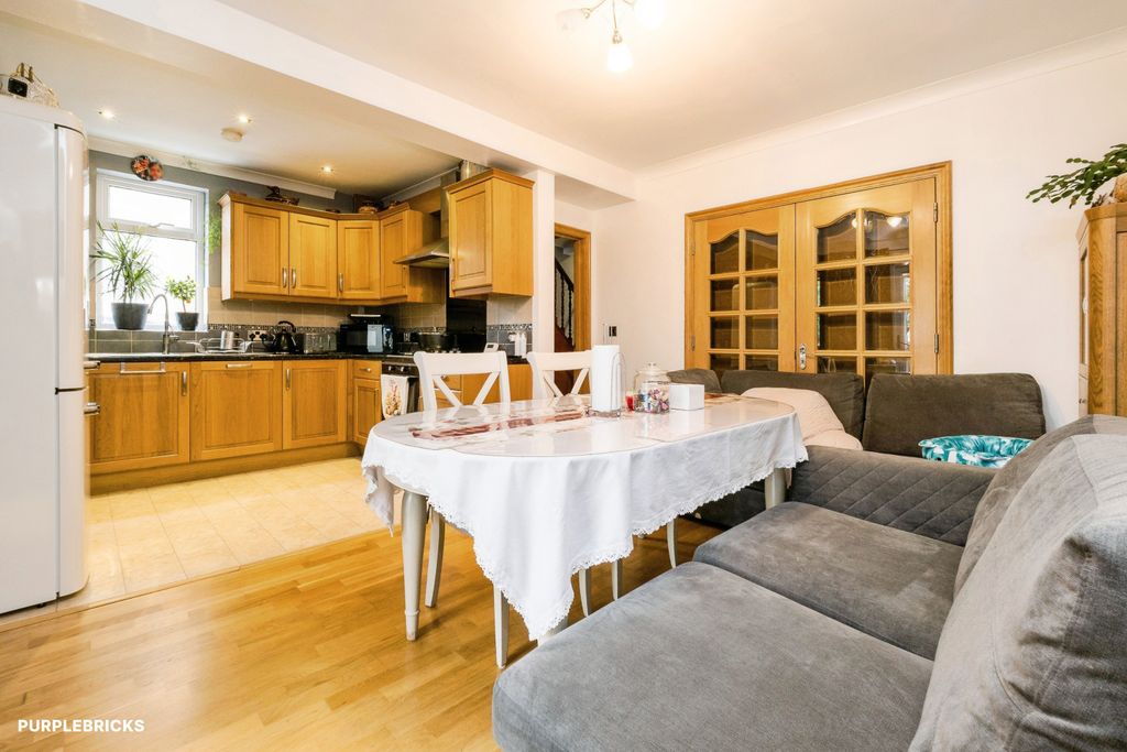 Property photo 2 of 40