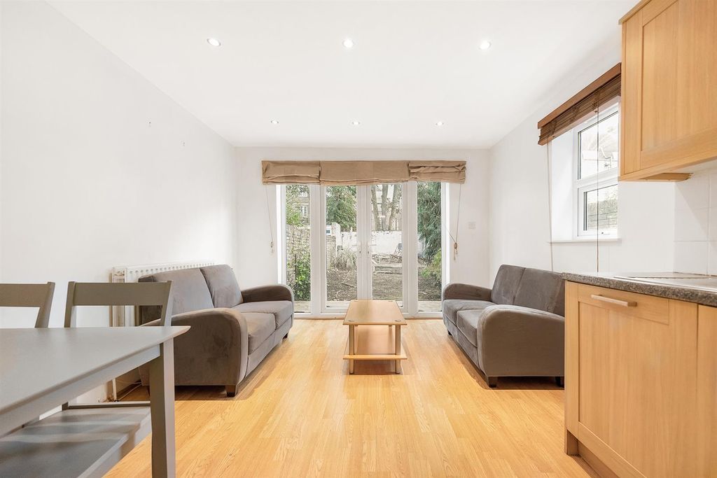 Property photo 3 of 10 Open Plan Reception (2)