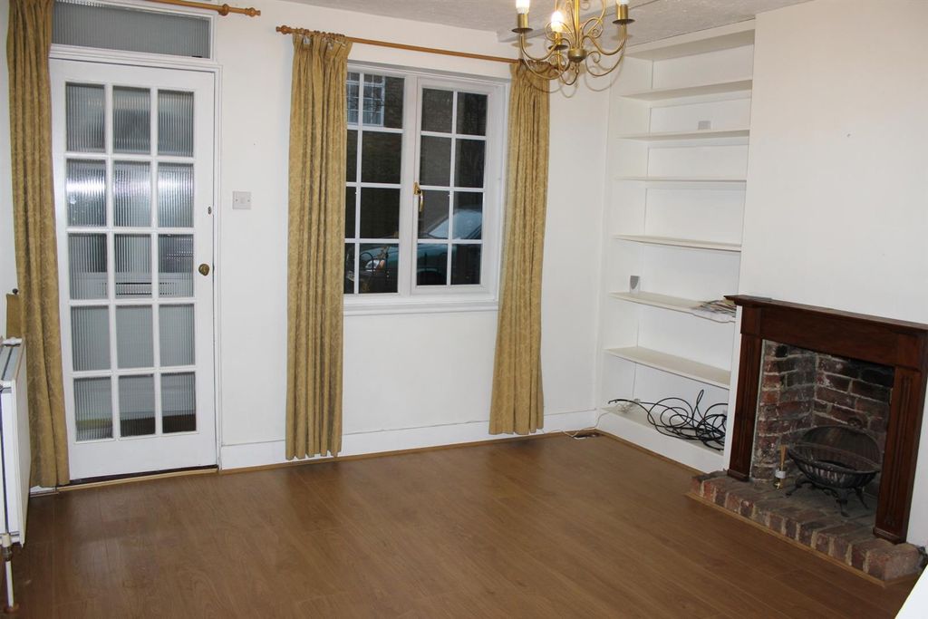 Property photo 2 of 8