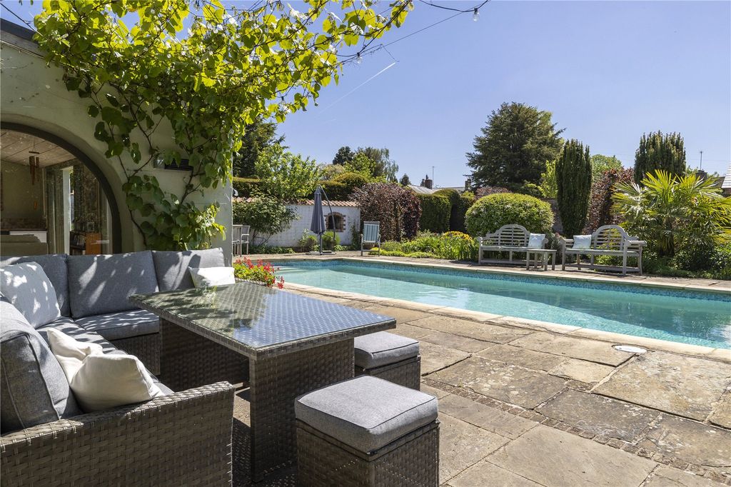 Property photo 2 of 17 Swimming Pool