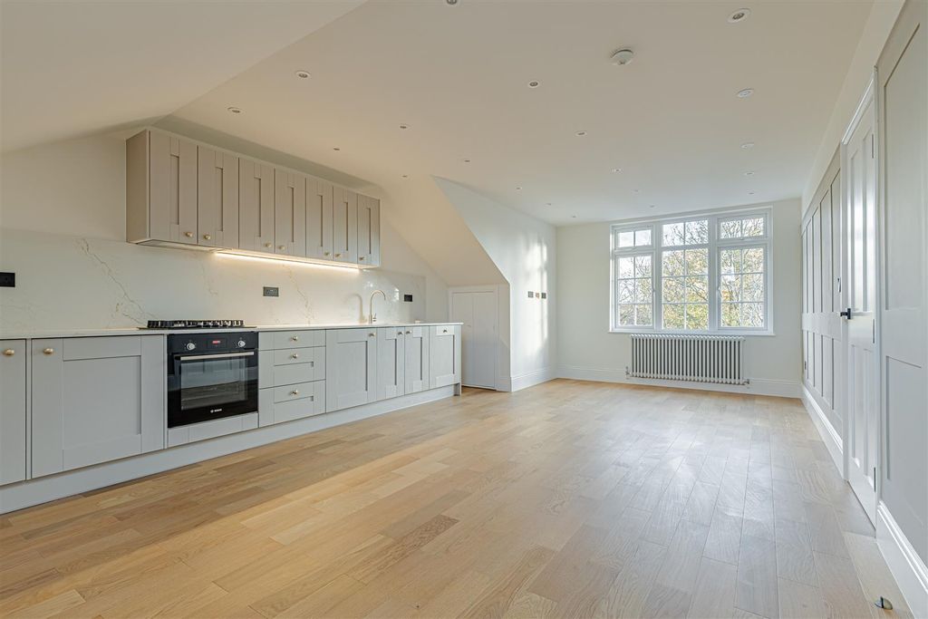 Property photo 1 of 19 5 Lordship Park (2).Jpg