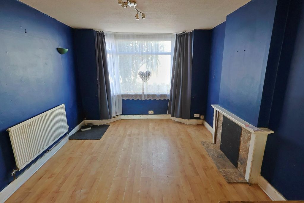 Property photo 3 of 12 4597D28F-22Cb-4Bf5-8C3E-Cbca505987F3_1_201_A.Jpeg