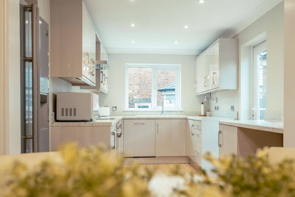 Property photo 2 of 25