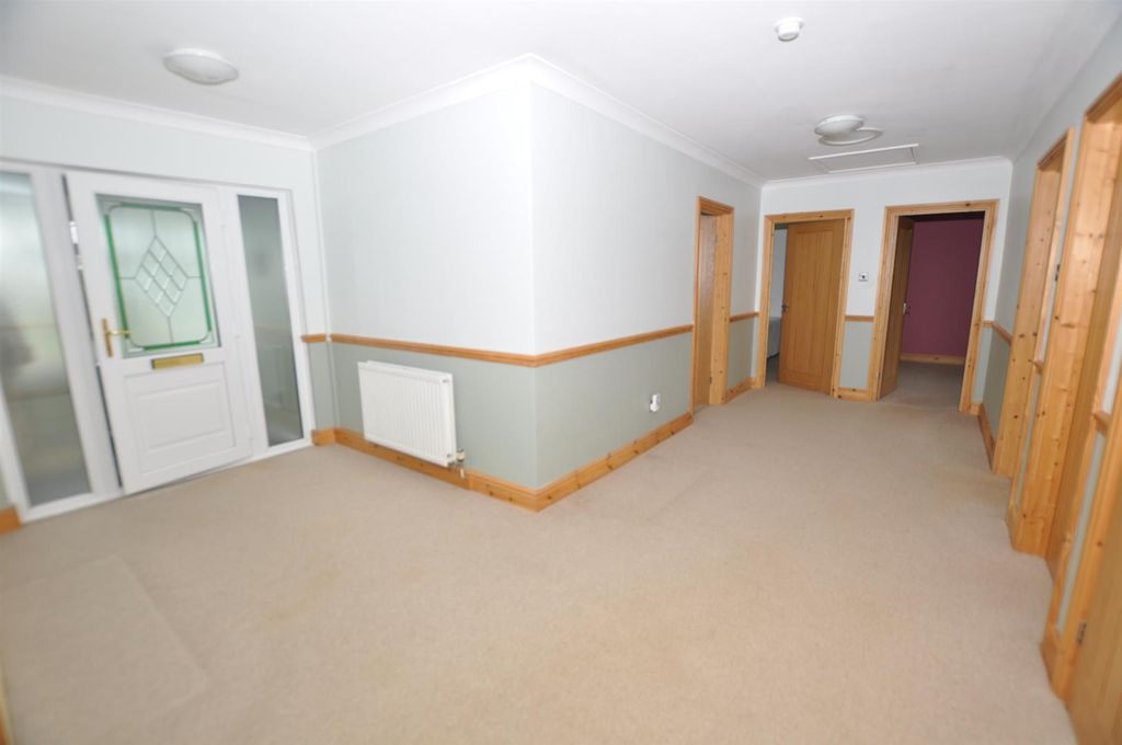 Property photo 3 of 20 Entrance Hall