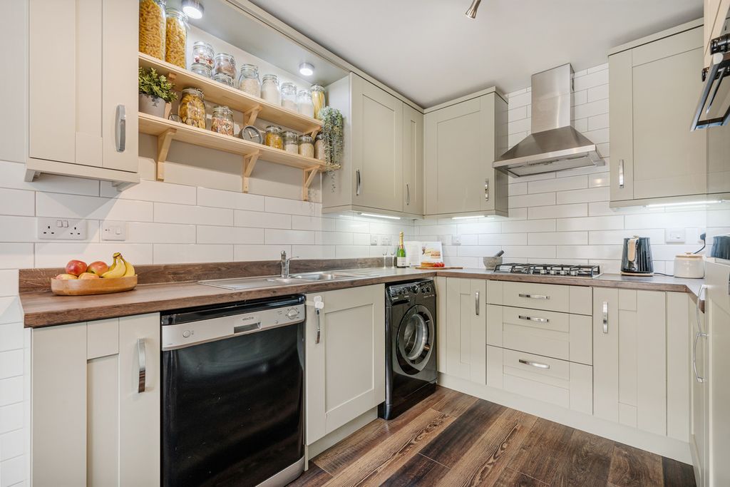 Property photo 3 of 45