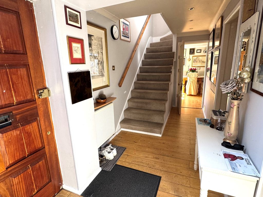 Property photo 2 of 11 Hall