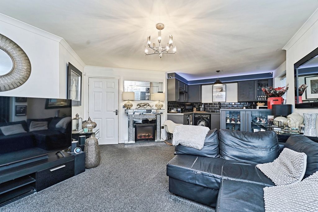 Property photo 3 of 10 Pbox-Img.Jpg