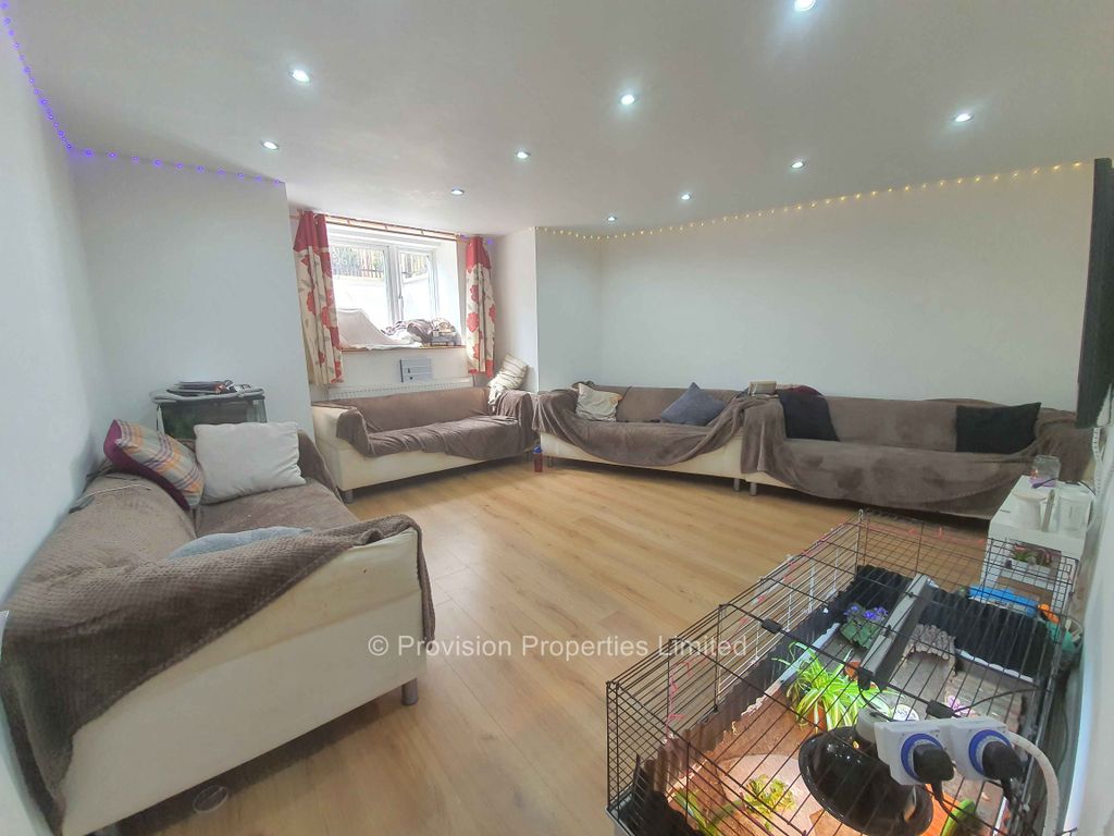 Property photo 3 of 19 Photo