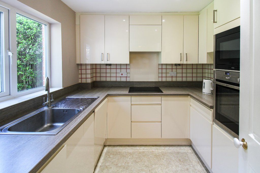 Property photo 3 of 18 Contemporary Kitchen