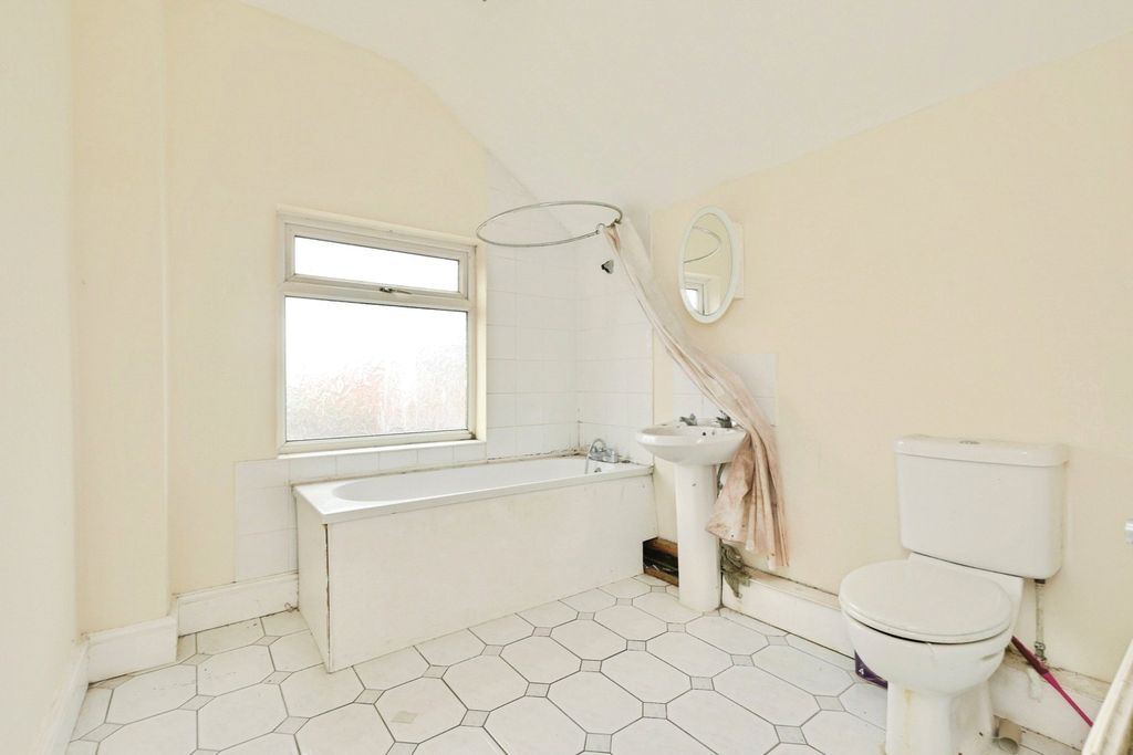 Property photo 2 of 17 Photo