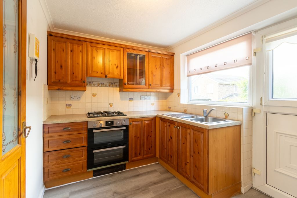 Property photo 3 of 14 Kitchen