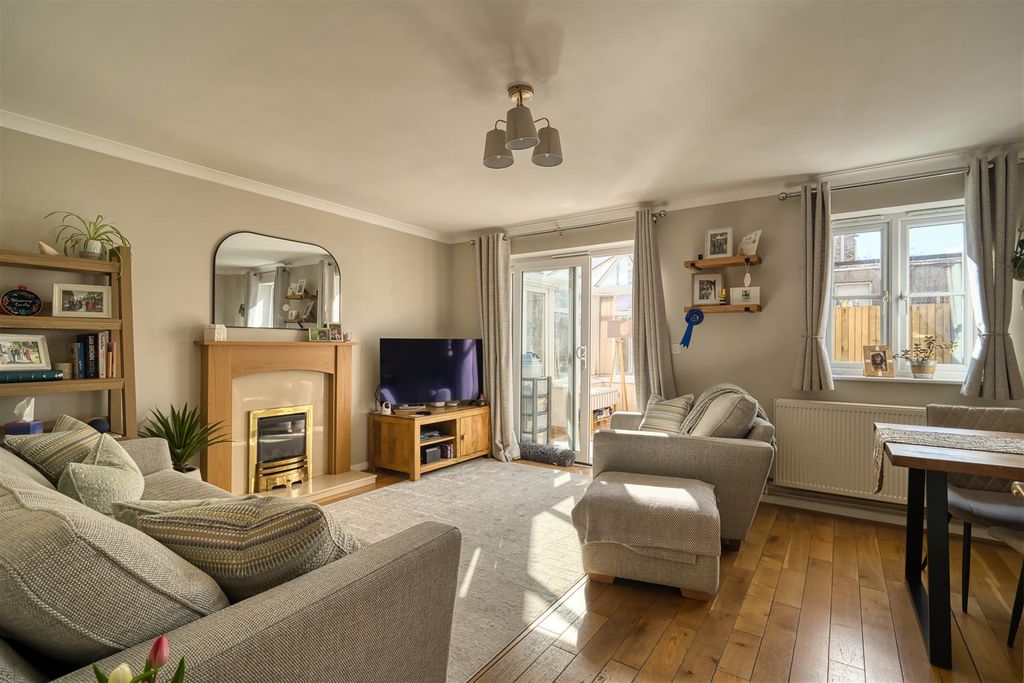 Property photo 3 of 10 Sitting Room