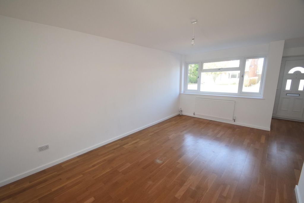 Property photo 2 of 17 Lounge