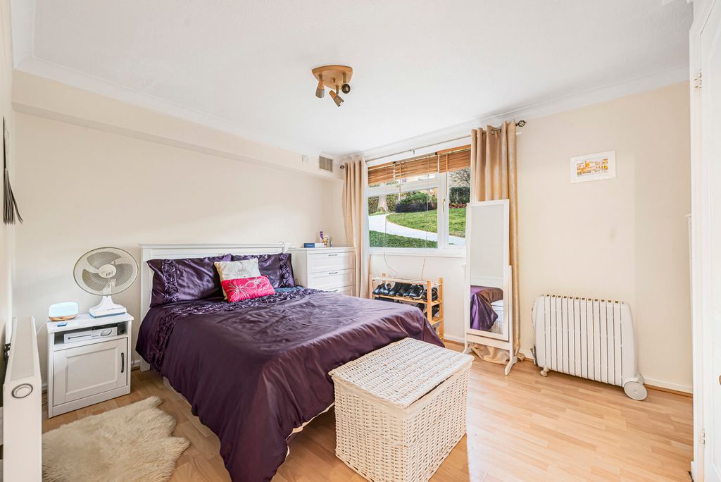 Property photo 3 of 10 Bedroom