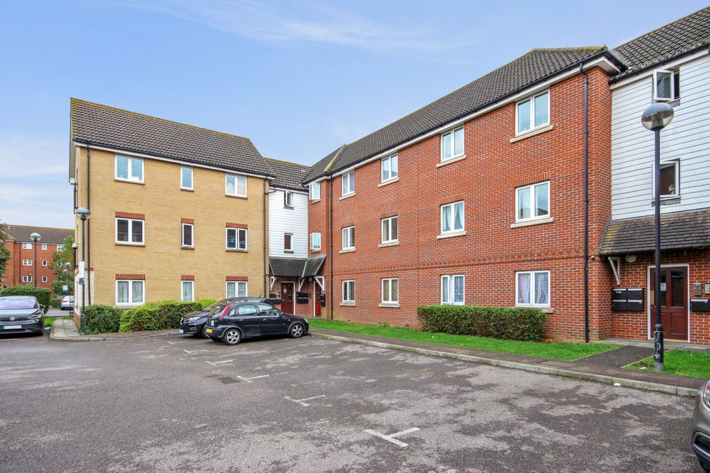 Property photo 1 of 8 2 Bed Flat For Sale