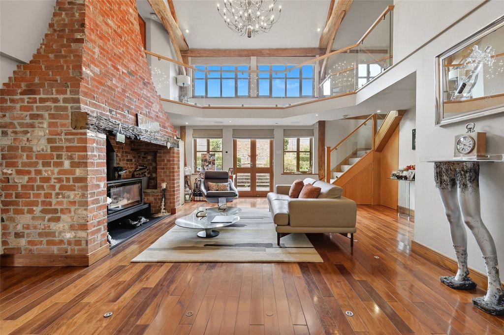 Property photo 2 of 24 Reception