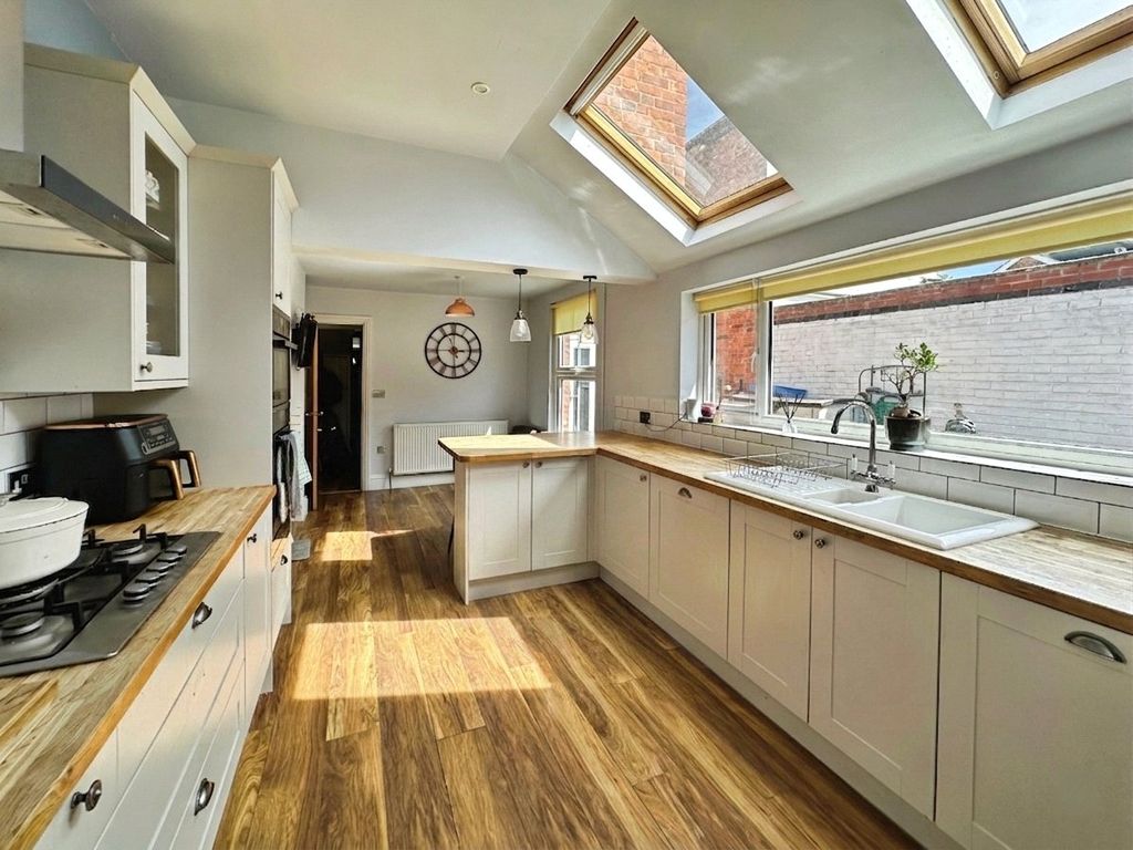 Property photo 2 of 16 Picture No. 20