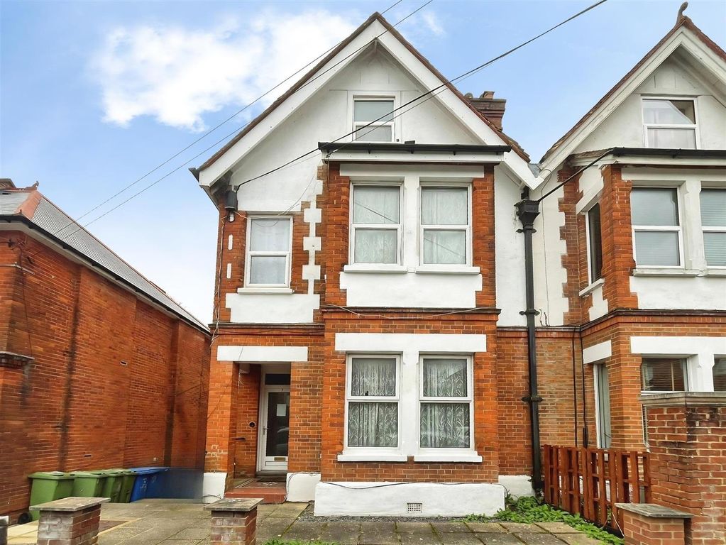 Property photo 2 of 11 Front