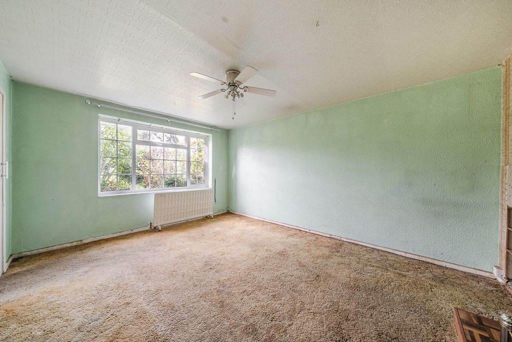 Property photo 2 of 25 Living Room