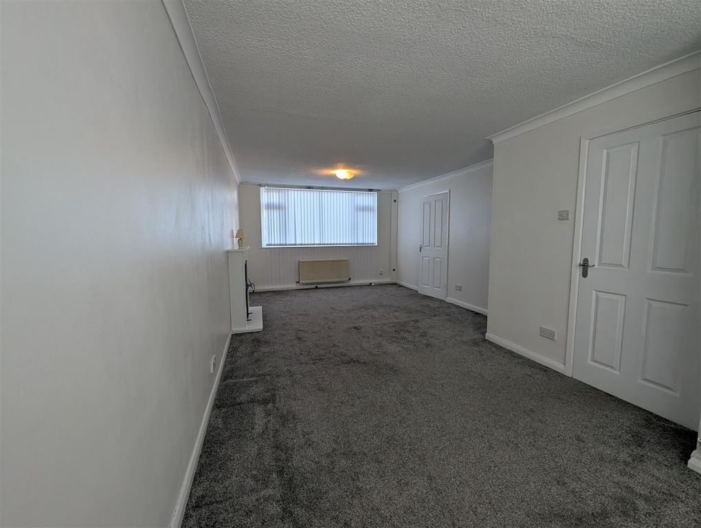 Property photo 1 of 15 Lounge