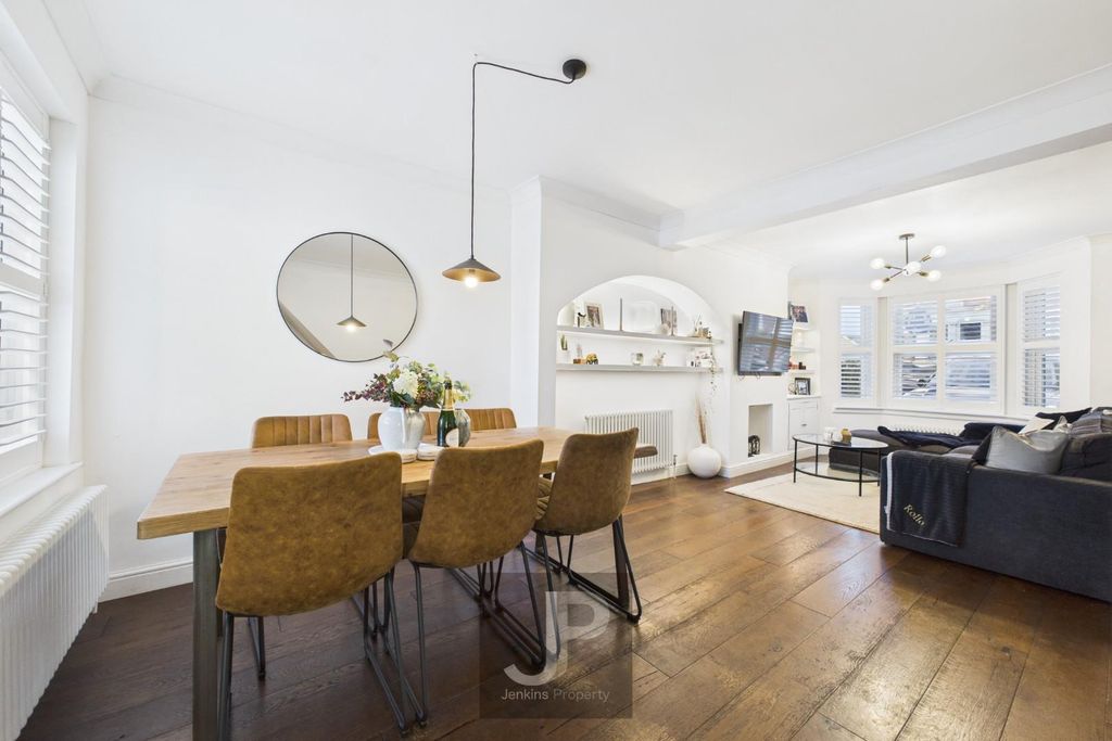 Property photo 3 of 22 Cam01632G0-Pr0243-Still005.Jpg