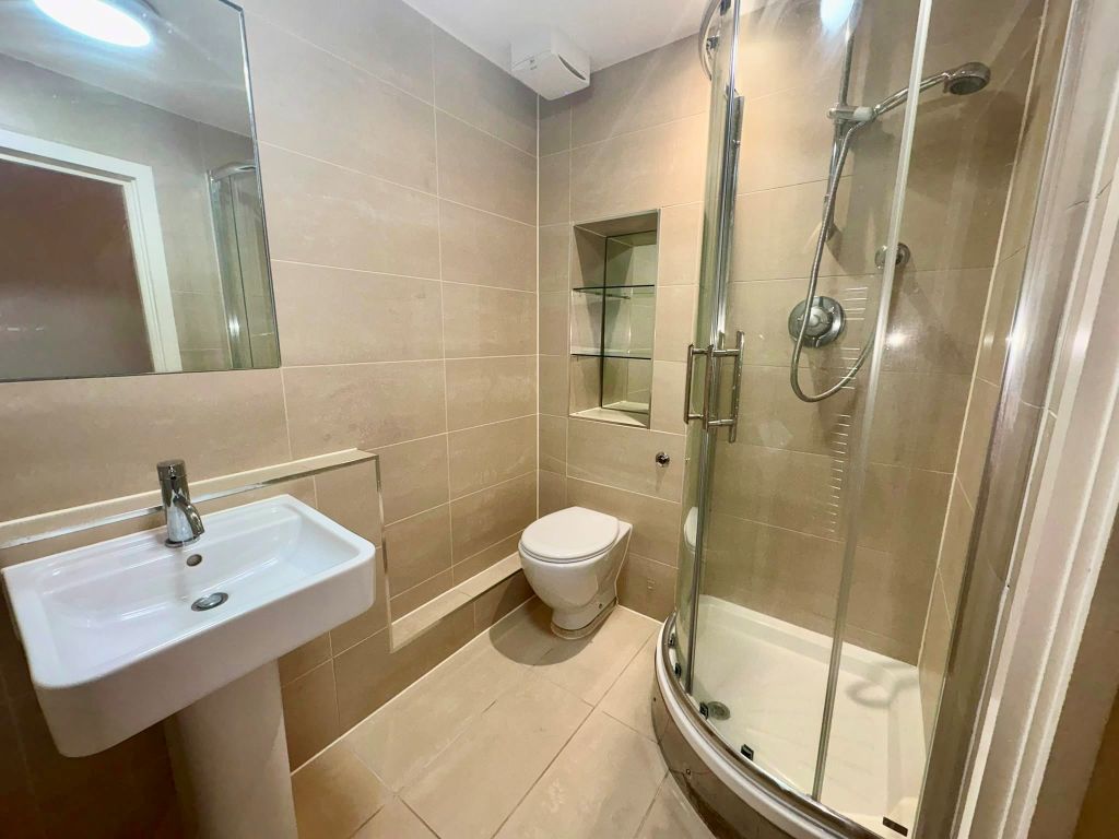 Property photo 2 of 9 Shower1Radous