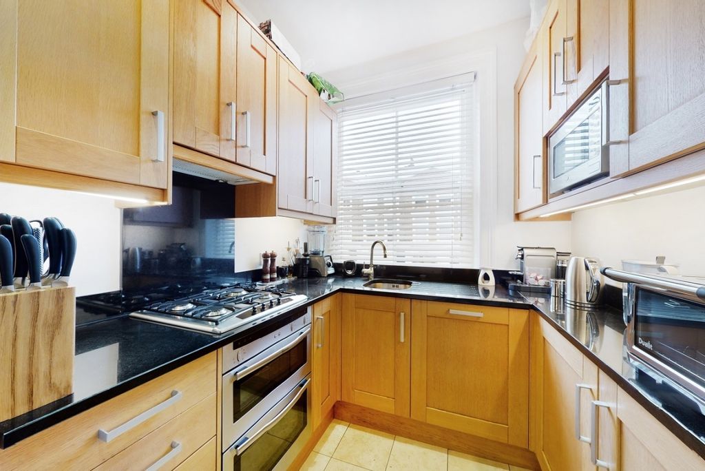 Property photo 3 of 8 P06