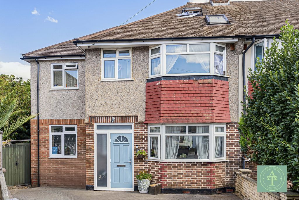 Property photo 1 of 30 6 Bedroom Semi Detached For Sale