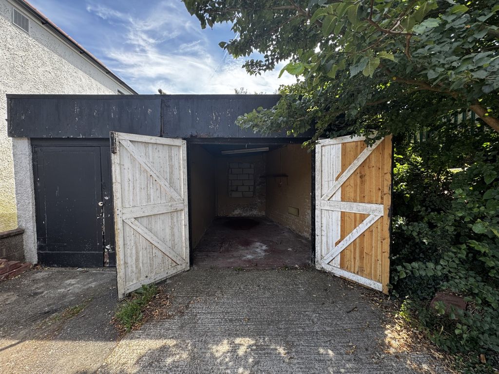 Property photo 2 of 3