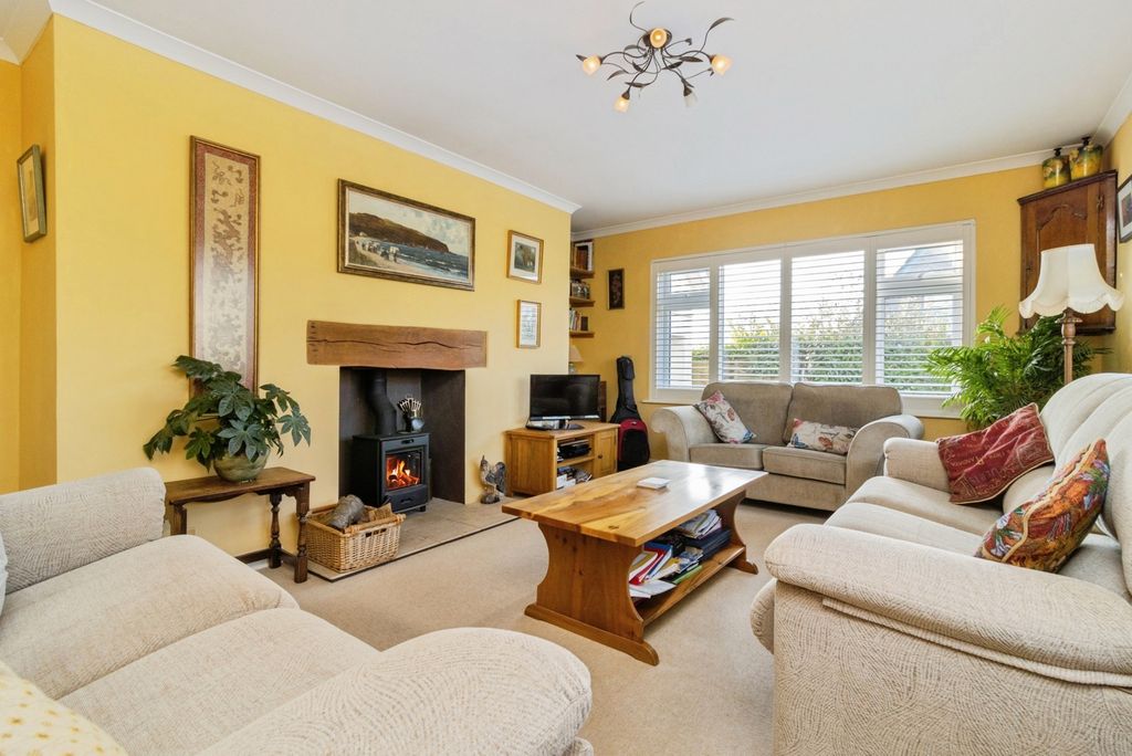 Property photo 3 of 22 Living Room