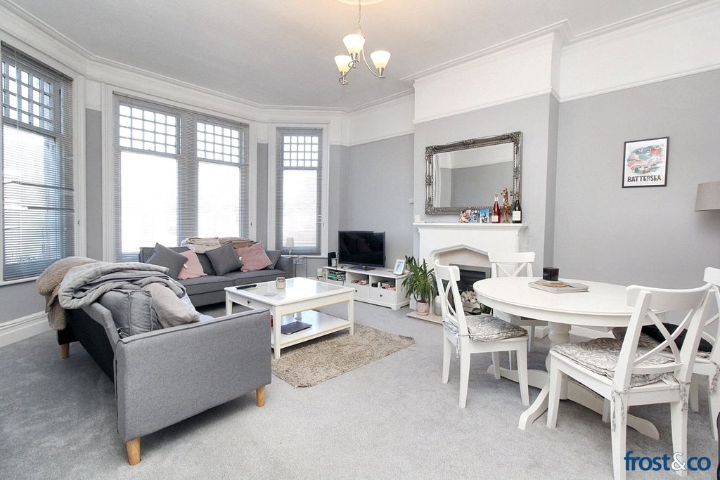 Property photo 2 of 9 Lounge