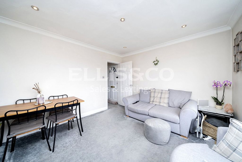 Property photo 2 of 11 Picture No. 20