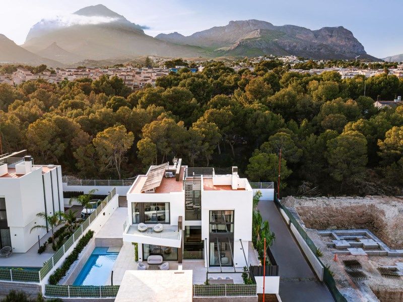 Property photo 1 of 24