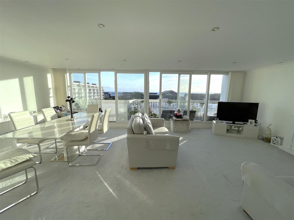 Property photo 2 of 12 Liv_Din.Jpeg