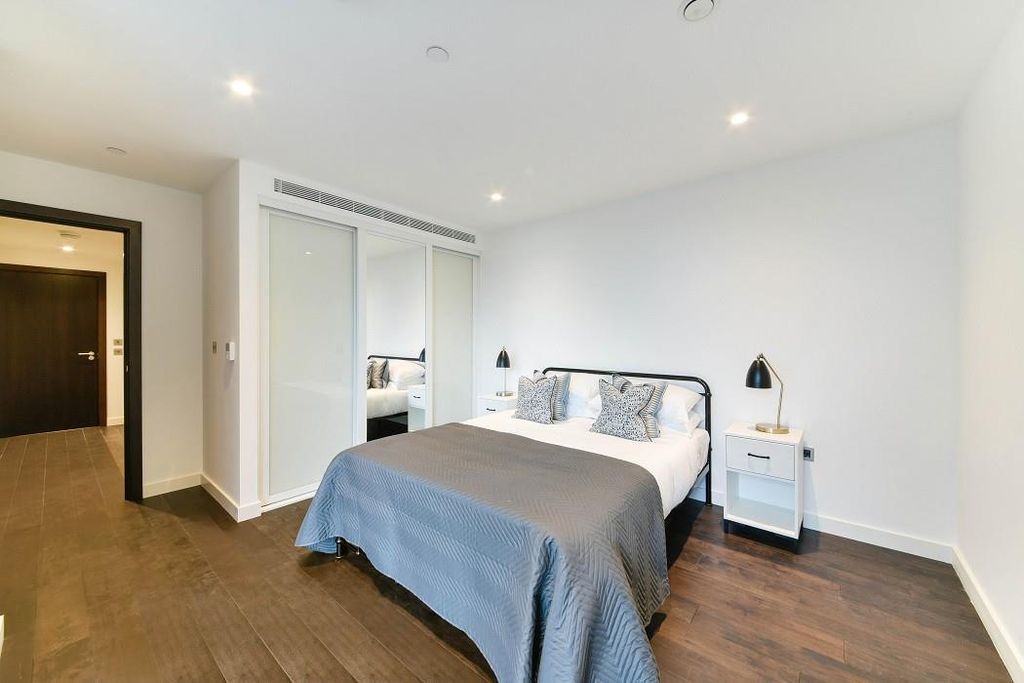 Property photo 3 of 10 Bedroom