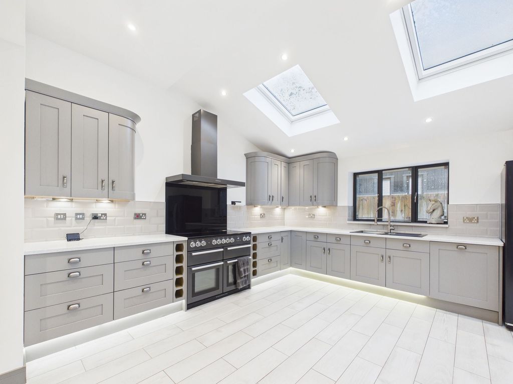 Property photo 3 of 27