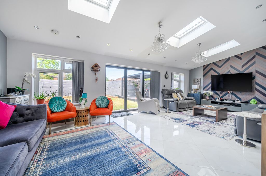 Property photo 2 of 30 1486148-33-6A4644...
