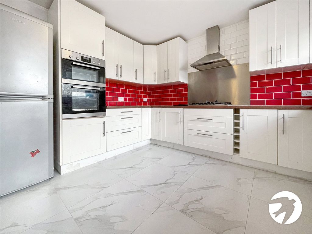 Property photo 2 of 9 Kitchen