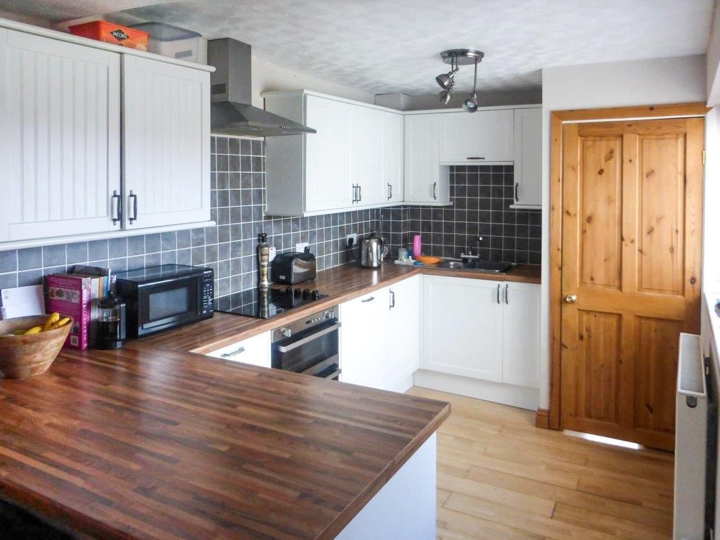 Property photo 3 of 9 Bathroom