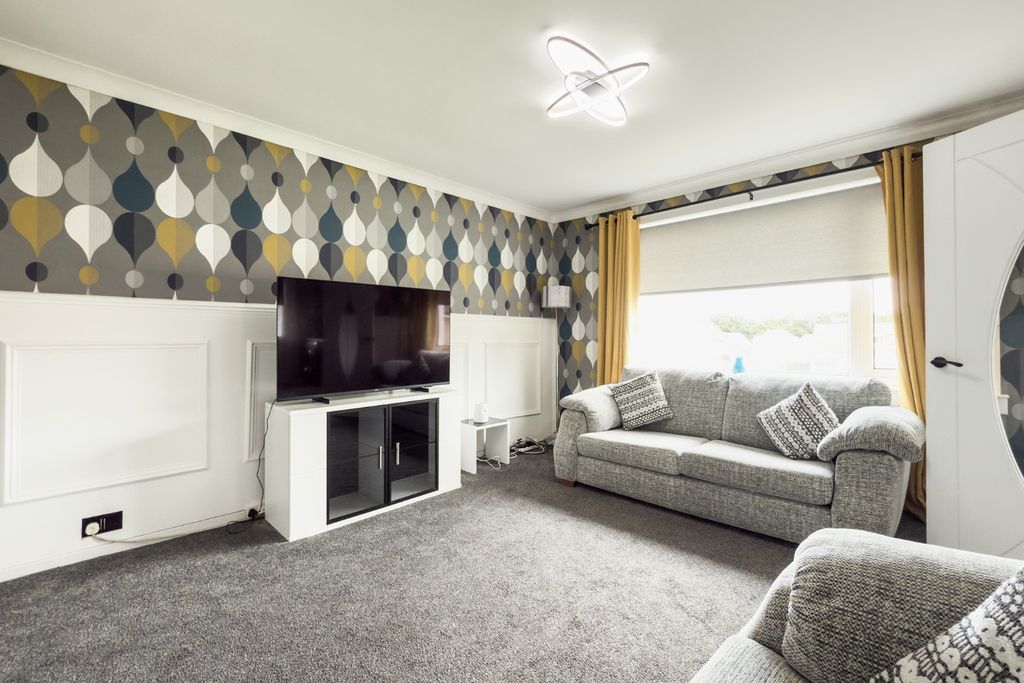 Property photo 2 of 12 4385114