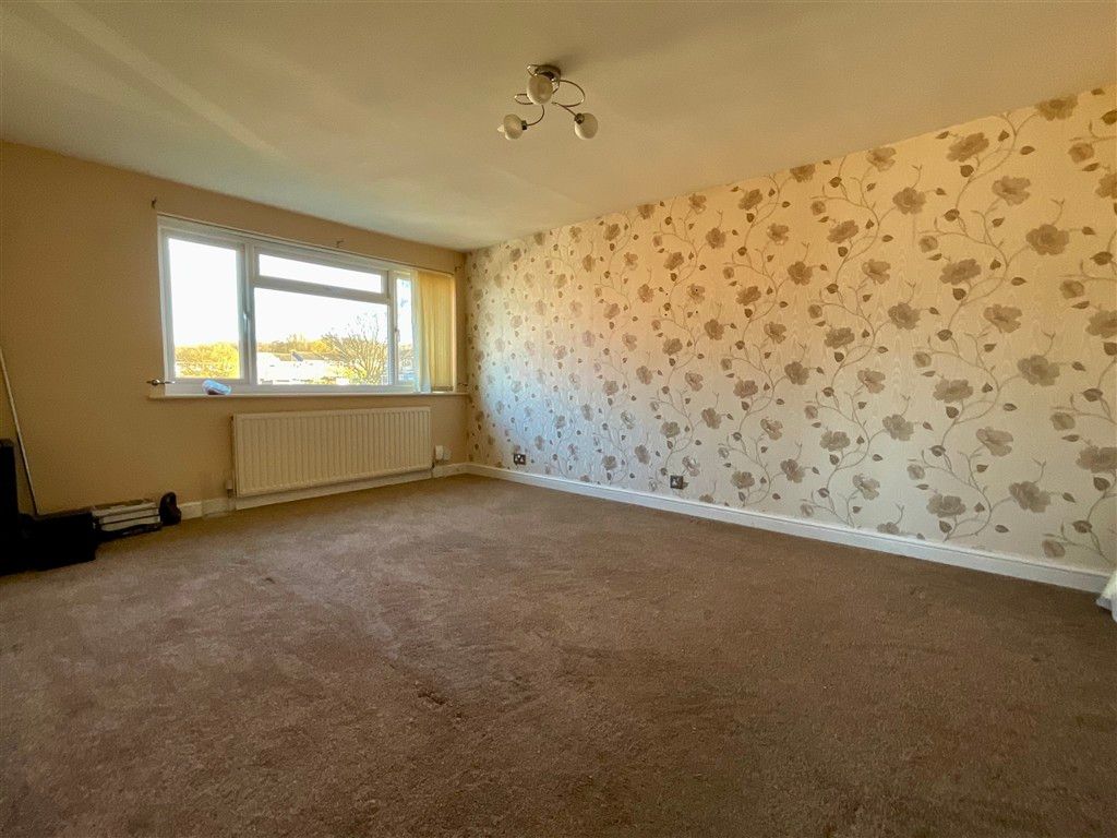 Property photo 3 of 11 Lounge