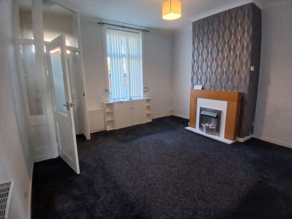 Property photo 3 of 11 Lounge