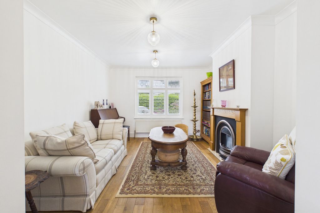 Property photo 3 of 40