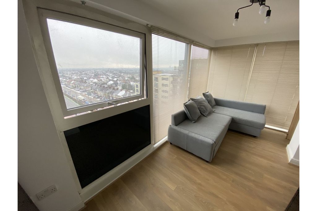 Property photo 2 of 10 Living / Dining Room