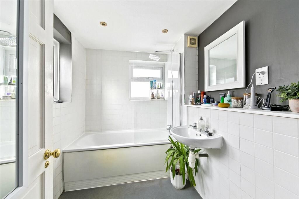 Property photo 2 of 3