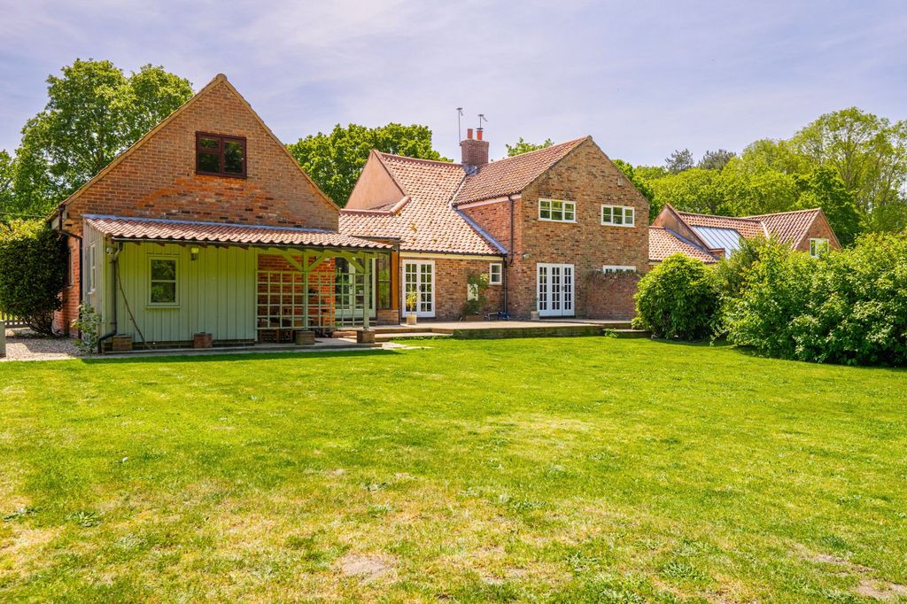 Property photo 3 of 24