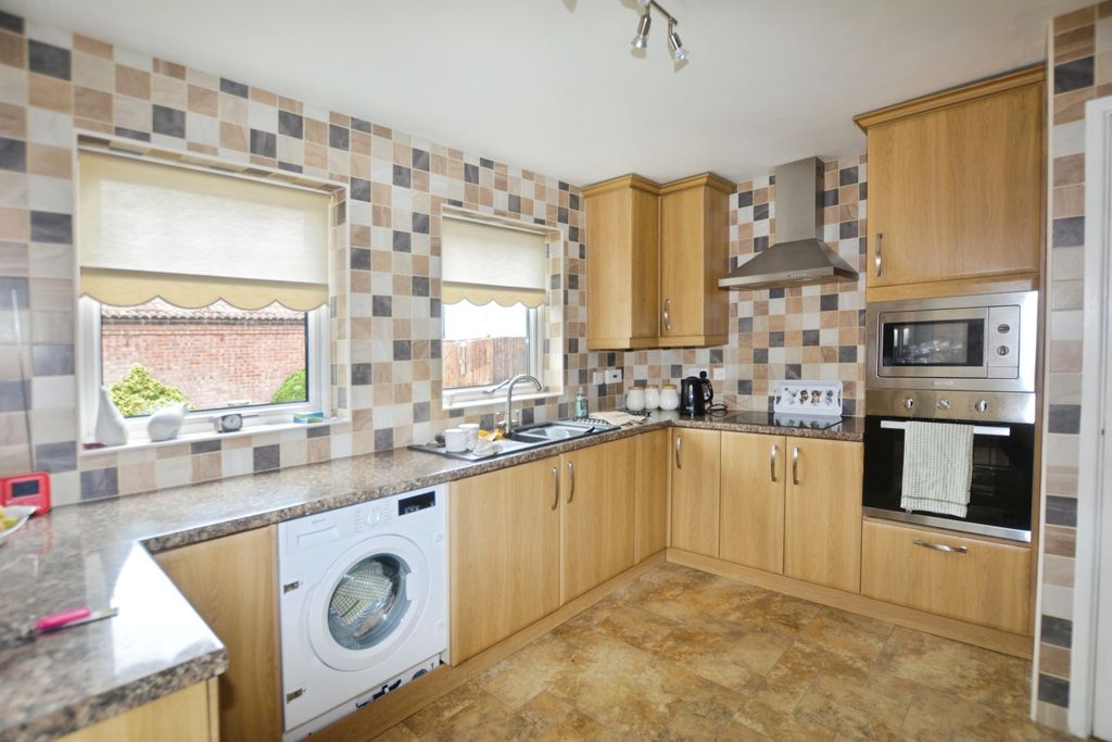 Property photo 2 of 12 Kitchen