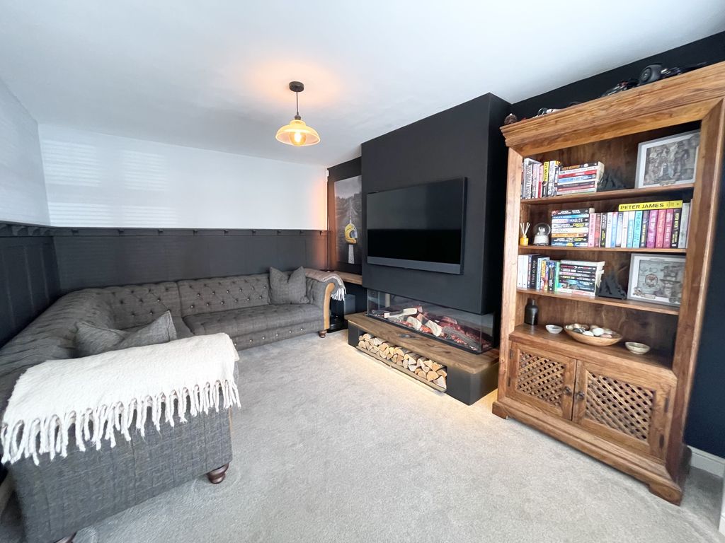 Property photo 2 of 27