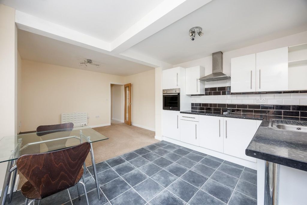 Property photo 2 of 10 Kitchen / Living