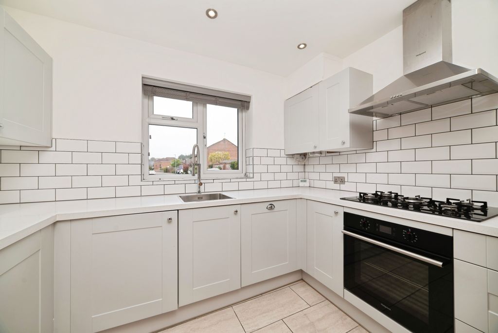 Property photo 3 of 15 Kitchen